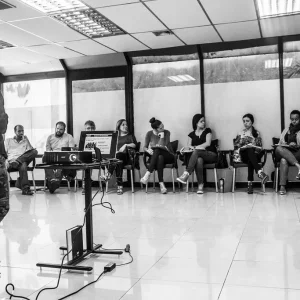 Participantes en una sesión presencial en el aula de Ávila IIES