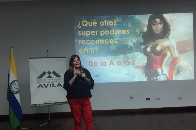 Conferencia De Mujer Maravilla a Maravilla de Mujer